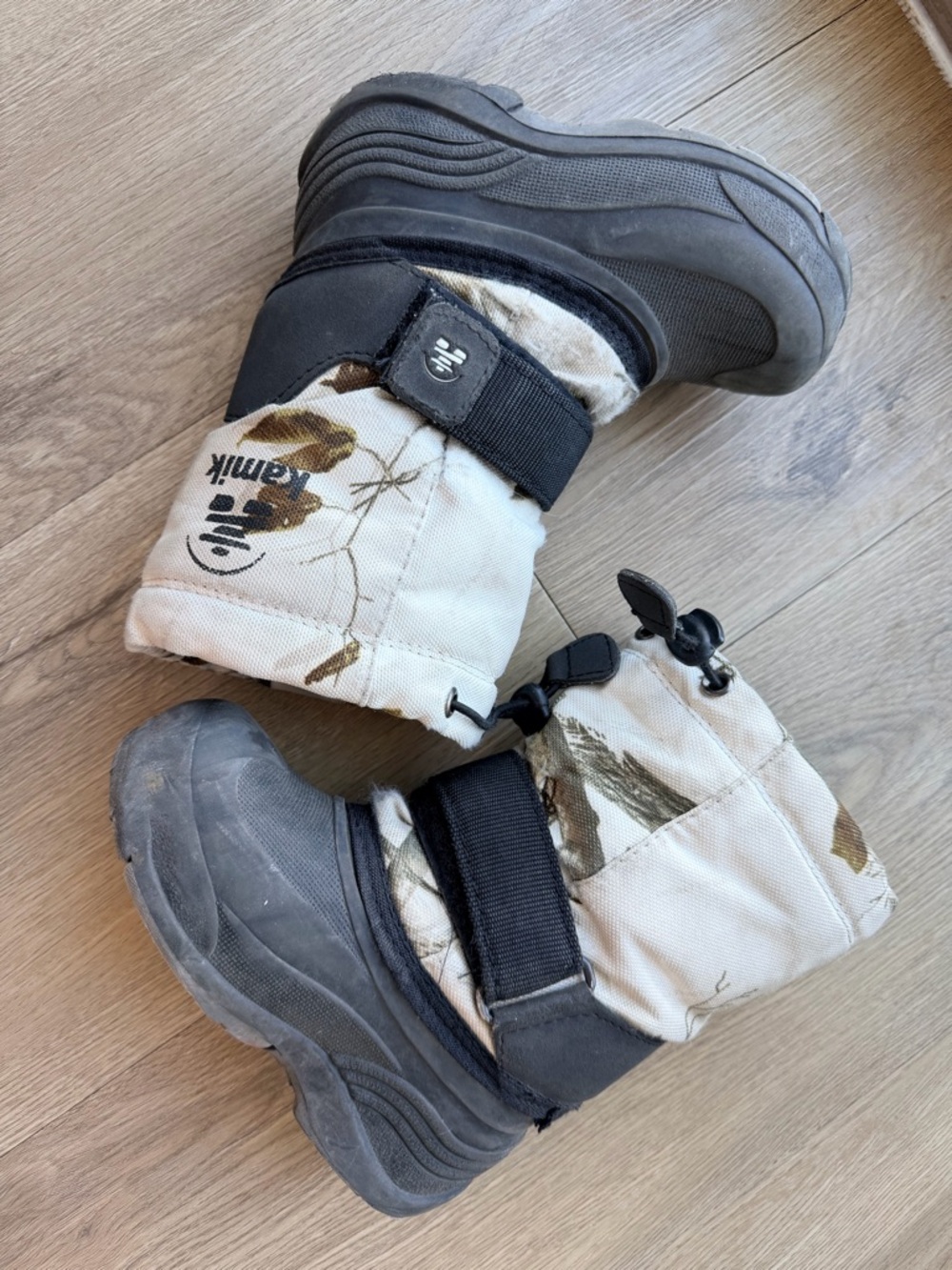 Kamik Boys white camouflage Winter snow Boots, size 9